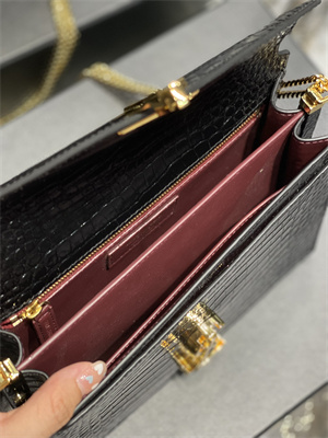 Y.S.L CASSANDRA CHAIN BAG IN CROCODILE EMBOSSED LEATHER Gold Tone Metal Black Color