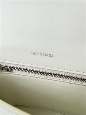 Women’s Hourglass Small Handbag Grained Calfskin In White