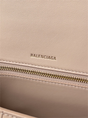 Women’s Hourglass Small Handbag Crocodile Embossed In Nude Pink