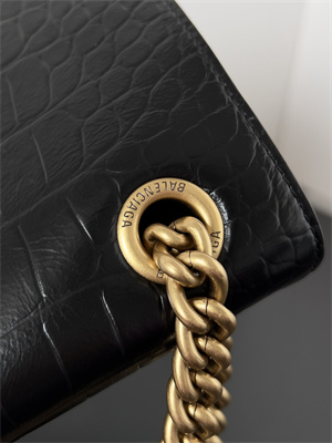 Women’s CRUSH Medium Chain Bag Crocodile Embossed In Black