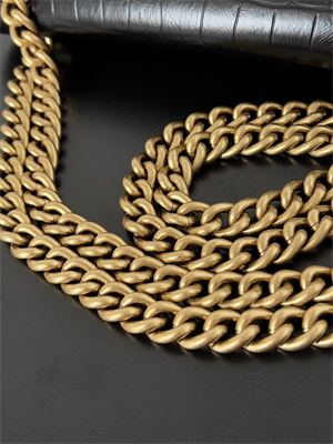 Women’s CRUSH Medium Chain Bag Crocodile Embossed In Black