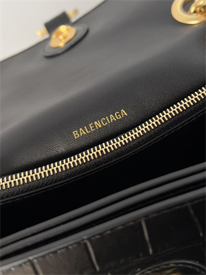 Women’s CRUSH Small Chain Bag Crocodile Embossed In Black