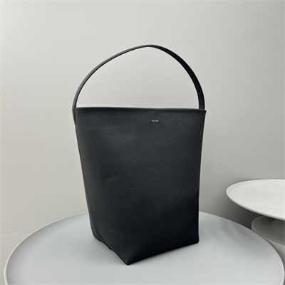 T*e R0w park n/s large tote bag grained calfskin black color