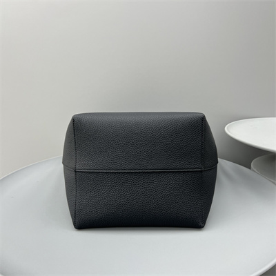 T*e R0w park n/s large tote bag grained calfskin black color