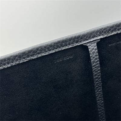 T*e R0w park n/s large tote bag grained calfskin black color