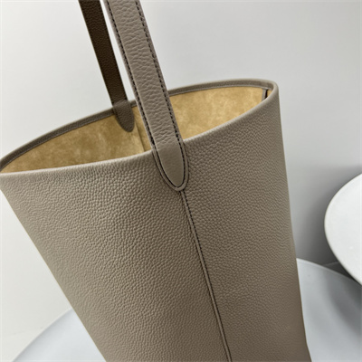 T*e R0w park n/s large tote bag grained calfskin taupe color