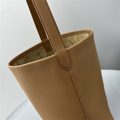T*e R0w park n/s medium tote bag grained calfskin brown color