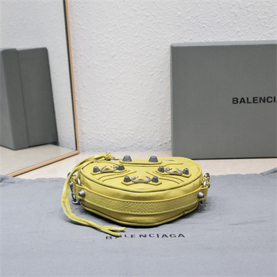 Women’s Le Cagole Heart Mini Bag In Arena Lambskin Greenish Yellow Color