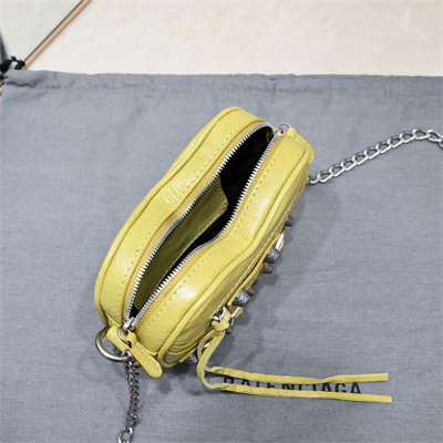 Women’s Le Cagole Heart Mini Bag In Arena Lambskin Greenish Yellow Color