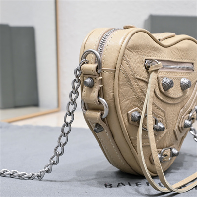 Women’s Le Cagole Heart Mini Bag In Arena Lambskin Lt Beige Color