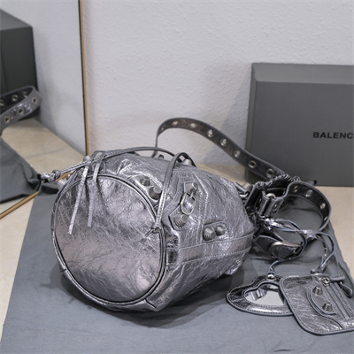 Women’s Le Cagole Small Bucket Bag In Metallized Arena Lambskin Silver Color