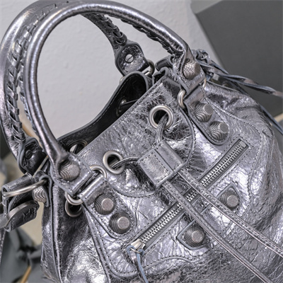 Women’s Le Cagole Small Bucket Bag In Metallized Arena Lambskin Silver Color