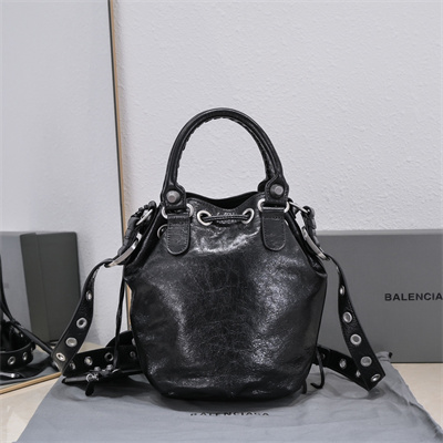 Women’s Le Cagole Small Bucket Bag In Arena Lambskin Black Color
