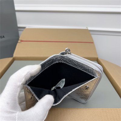 Le Cagole Compact Zippy Wallet In Metallized Arena Lambskin Silver Color