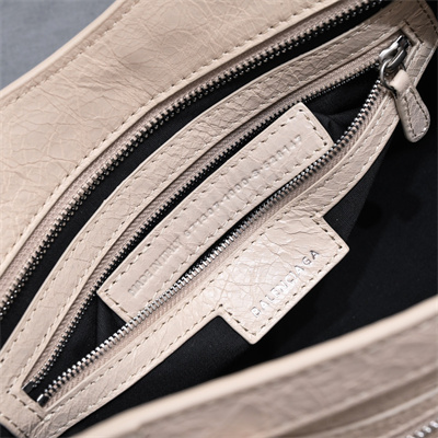 Women’s NEO Cagole City Small Handbag In Arena Lambskin Lt Beige Color