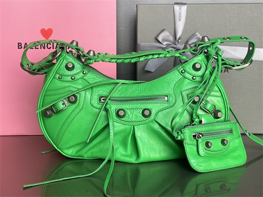 Women’s Le Cagole Small Shoulder Bag In Arena Lambskin Green Color