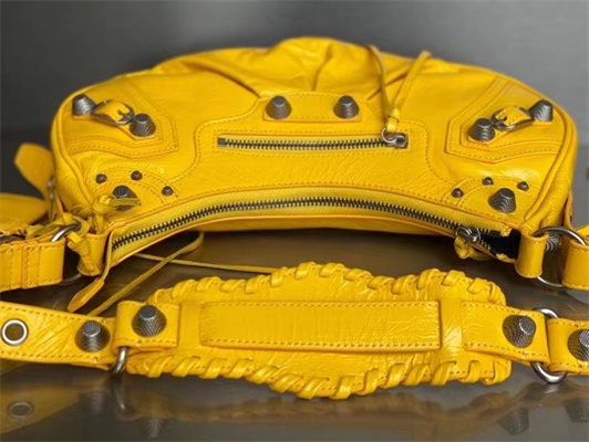 Women’s Le Cagole Small Shoulder Bag In Arena Lambskin Yellow Color