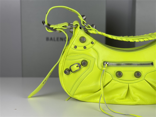 Women’s Le Cagole Small Shoulder Bag In Arena Lambskin Fluorescent Green Color
