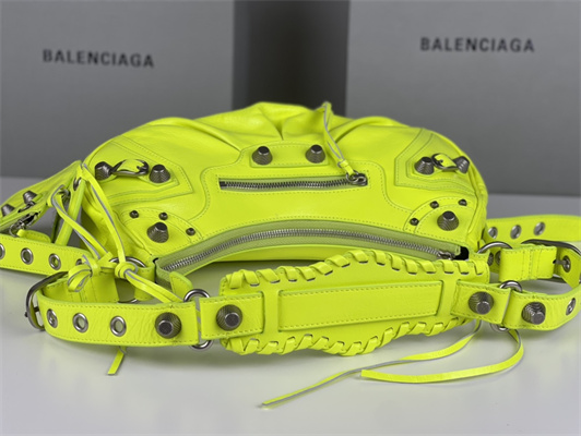 Women’s Le Cagole Small Shoulder Bag In Arena Lambskin Fluorescent Green Color