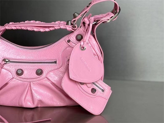 Women’s Le Cagole Small Shoulder Bag In Arena Lambskin Pink Color