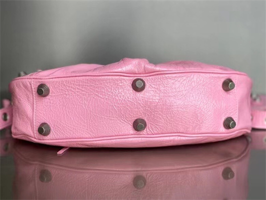 Women’s Le Cagole Small Shoulder Bag In Arena Lambskin Pink Color