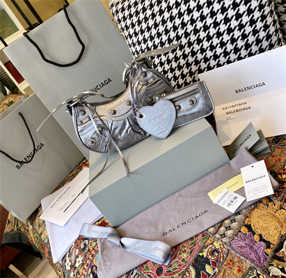 Women’s Le Cagole XS Shoulder Bag In Arena Lambskin Silver Color