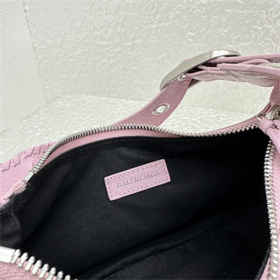 Women’s Le Cagole XS Shoulder Bag In Arena Lambskin Sakura Color