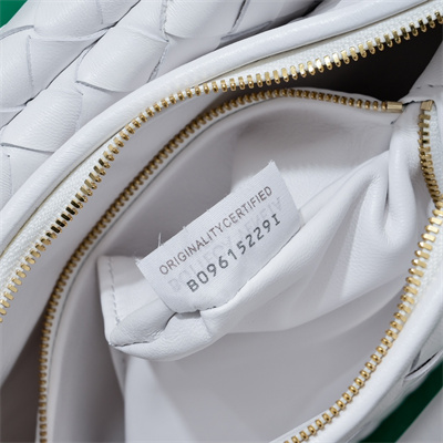 BV Medium Gemelli Shoulder Bag In Lambskin Leather White Color