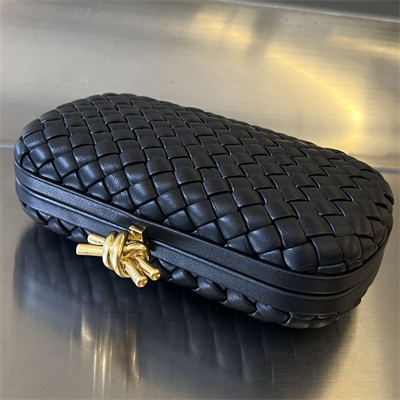 BV Knot Clutch In Lambskin Leather Black Color
