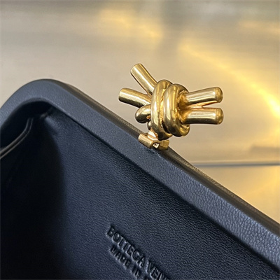 BV Knot Clutch In Lambskin Leather Black Color