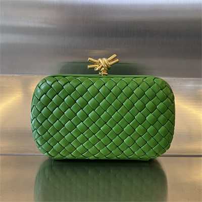 BV Knot Clutch In Lambskin Leather Avocado Color