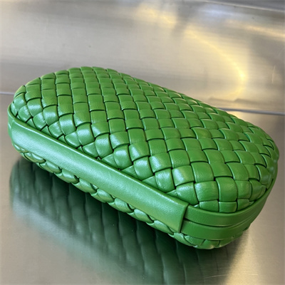 BV Knot Clutch In Lambskin Leather Avocado Color