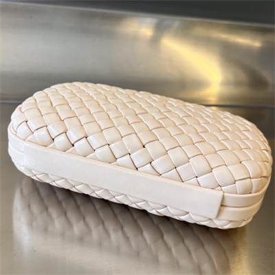 BV Knot Clutch In Lambskin Leather Cantaloup Color