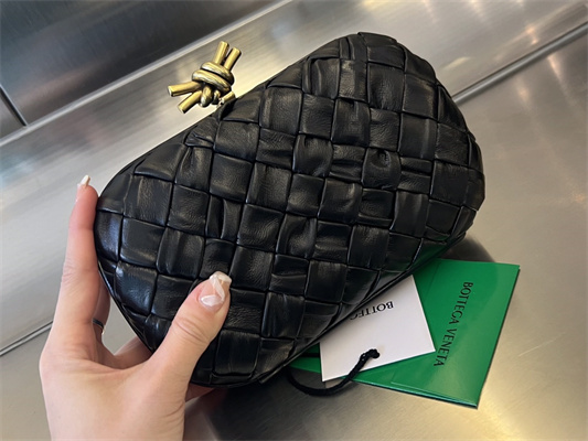 BV Knot Clutch In Calfskin Leather Wrinkled Black Color