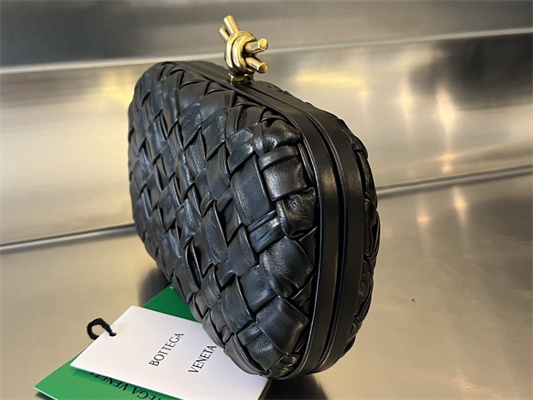 BV Knot Clutch In Calfskin Leather Wrinkled Black Color