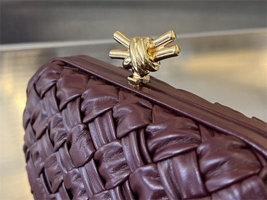 BV Knot Clutch In Calfskin Leather Wrinkled Barolo Color