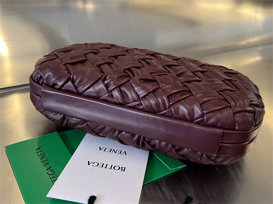 BV Knot Clutch In Calfskin Leather Wrinkled Barolo Color