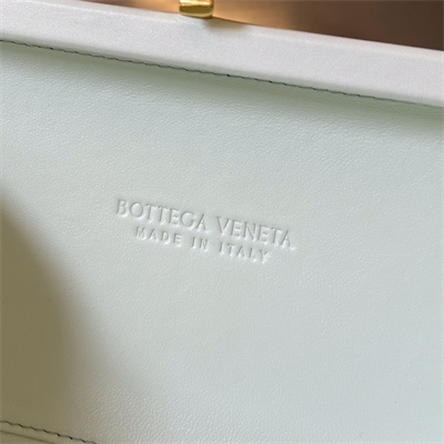 BV Knot Clutch In Calfskin Leather Black Glacier Color