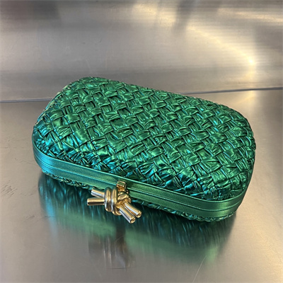 BV Knot Clutch In Calfskin Leather Wrinkled Green Color