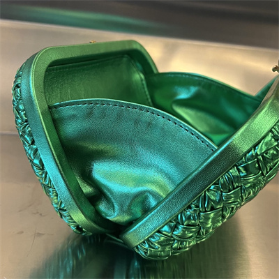 BV Knot Clutch In Calfskin Leather Wrinkled Green Color