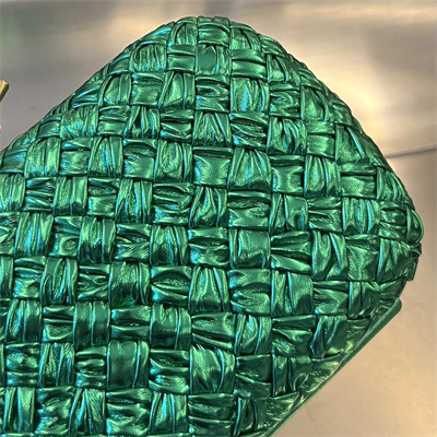 BV Knot Clutch In Calfskin Leather Wrinkled Green Color