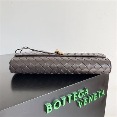 BV Long Clutch Andiamo With Handle In Lambskin Leather Fondant Color
