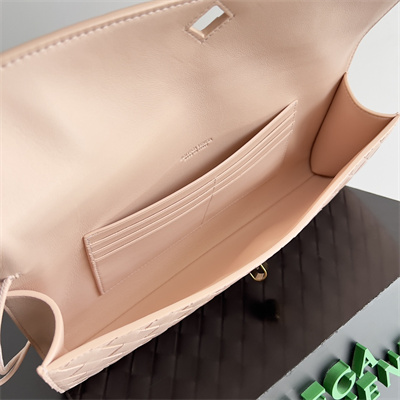 BV Long Clutch Andiamo With Handle In Lambskin Leather Lotus Color