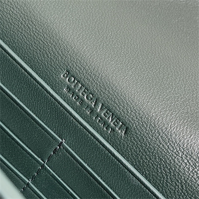 BV Long Clutch Andiamo With Handle In Lambskin Leather Emerald Green Color