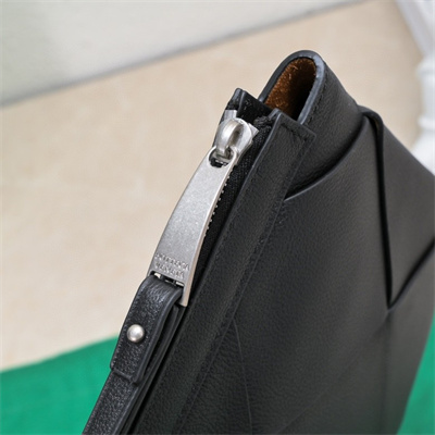 BV Zippy Pouch In Lambskin Leather Black Color 6689