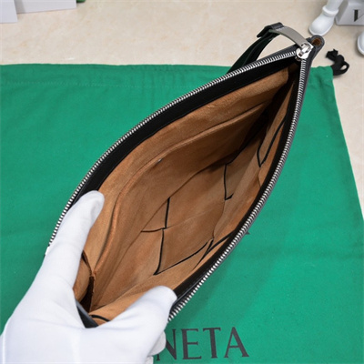 BV Zippy Pouch In Lambskin Leather Black Color 6689