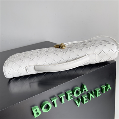 BV Long Clutch Andiamo With Handle In Lambskin Leather White Color