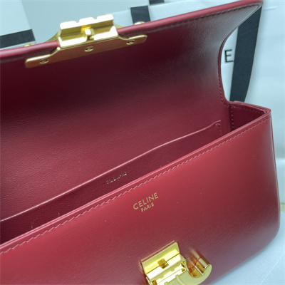 Ce**e chain shoulder bag cuir triomphe in shiny calfskin bordeaux