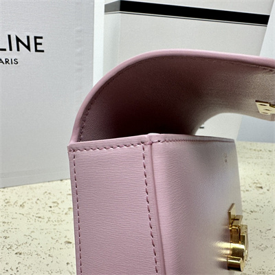 Ce**e chain shoulder bag cuir triomphe in shiny calfskin light pink