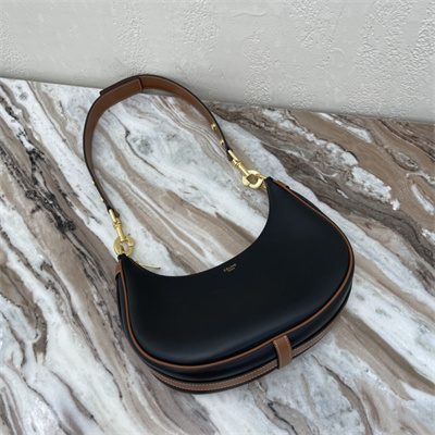 Ce**e medium ava strap bag in smooth calfskin black